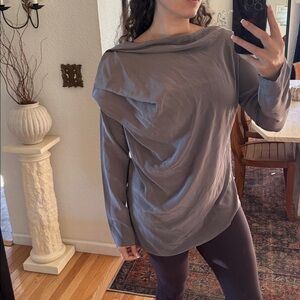 Gold hawk 100% silk gray blouse